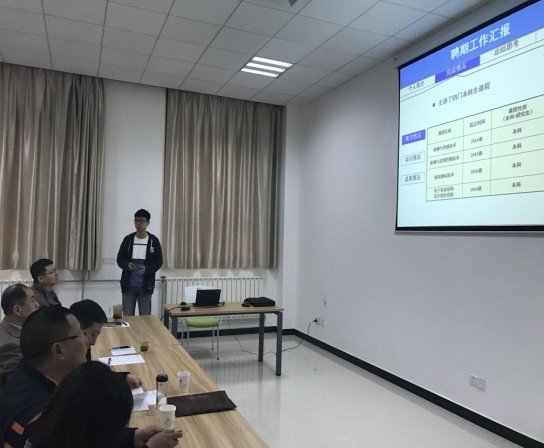 304永利集团唯一组织新进教师进行首聘期满述职汇报